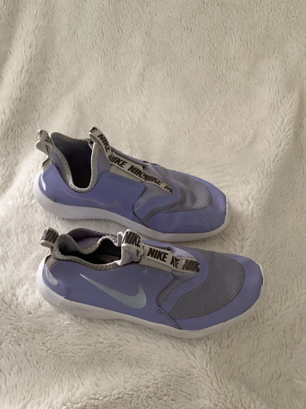 Nike lightweight slip